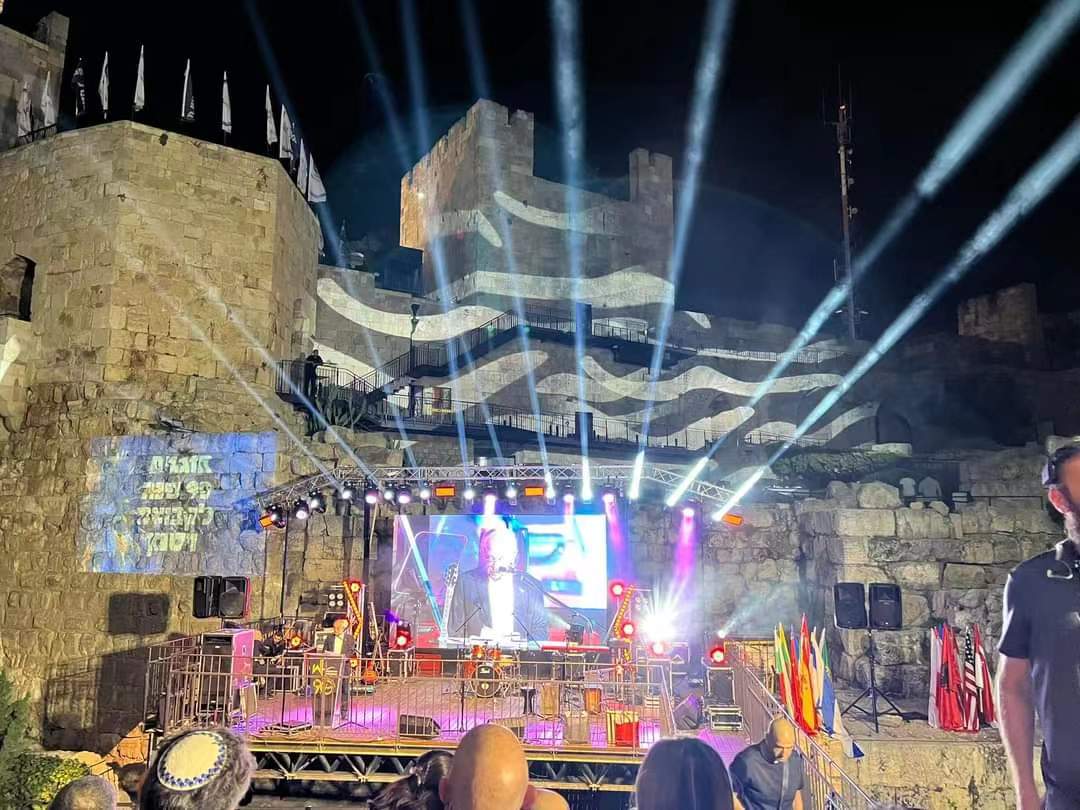 DMON professional stage lighting for hotels and corporate events