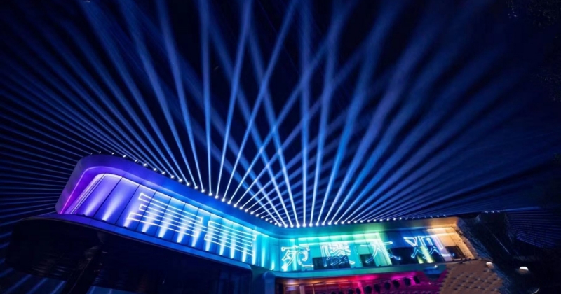 300W beam moving head lights on concert stage with haze effect